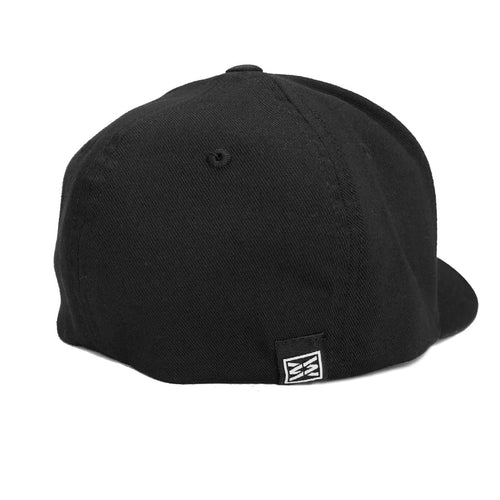 STORM CURVED BILL FITTED HAT IN BLACK