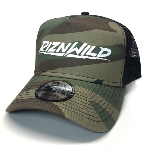 ELECTRIC CURVED BILL TRUCKER HAT IN CAMO